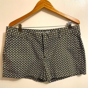 NWOT Khaki by Gap Shorts / Size 14 / Dark Sage Green + White Pattern / 🌿🤍